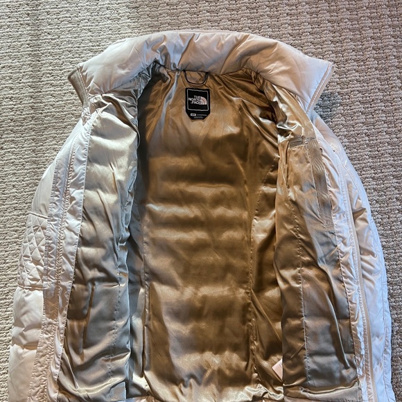 North Face Winter Jacket- Size M - Picture 5 of 8
